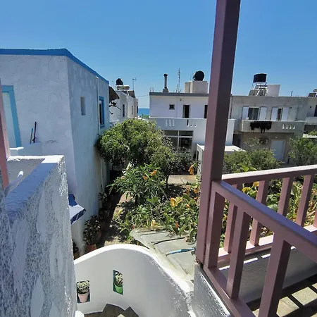 Big Blue Bar & Apartment